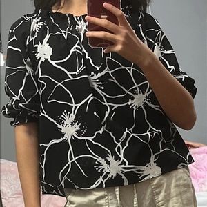 Banana republic black and white floral ruched off the shoulder blouse